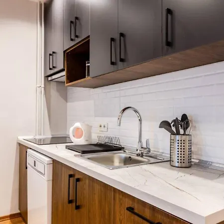 Charming Bright 4bd2bath Balcony Pad #368 * Isztambul