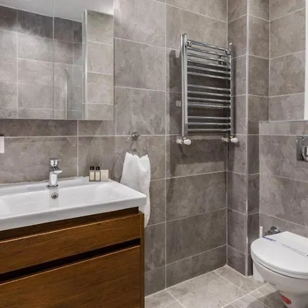 Charming Bright 4bd2bath Balcony Pad #368 Appartement