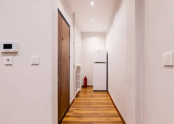 公寓 Charming Bright 4bd2bath Balcony Pad #368 *