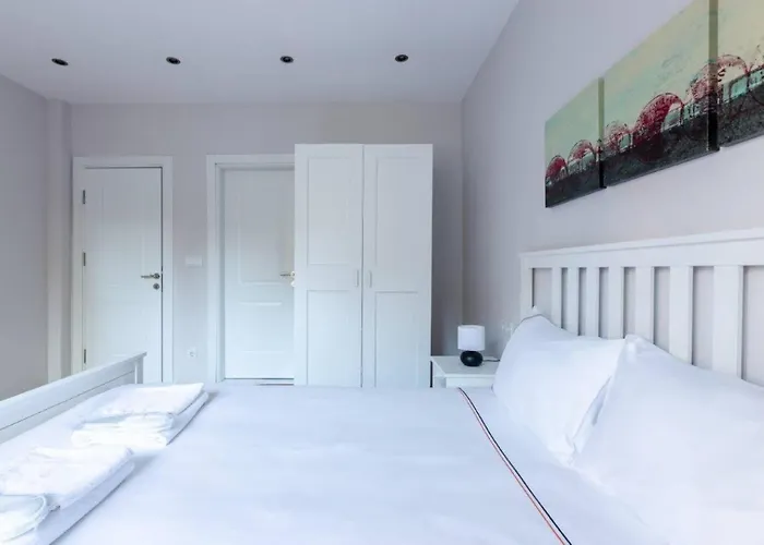 Charming Bright 4bd2bath Balcony Pad #368