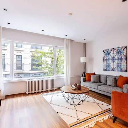 Charming Bright 4bd2bath Balcony Pad #368 *